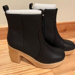 Böhme Presley black platform boots size 8